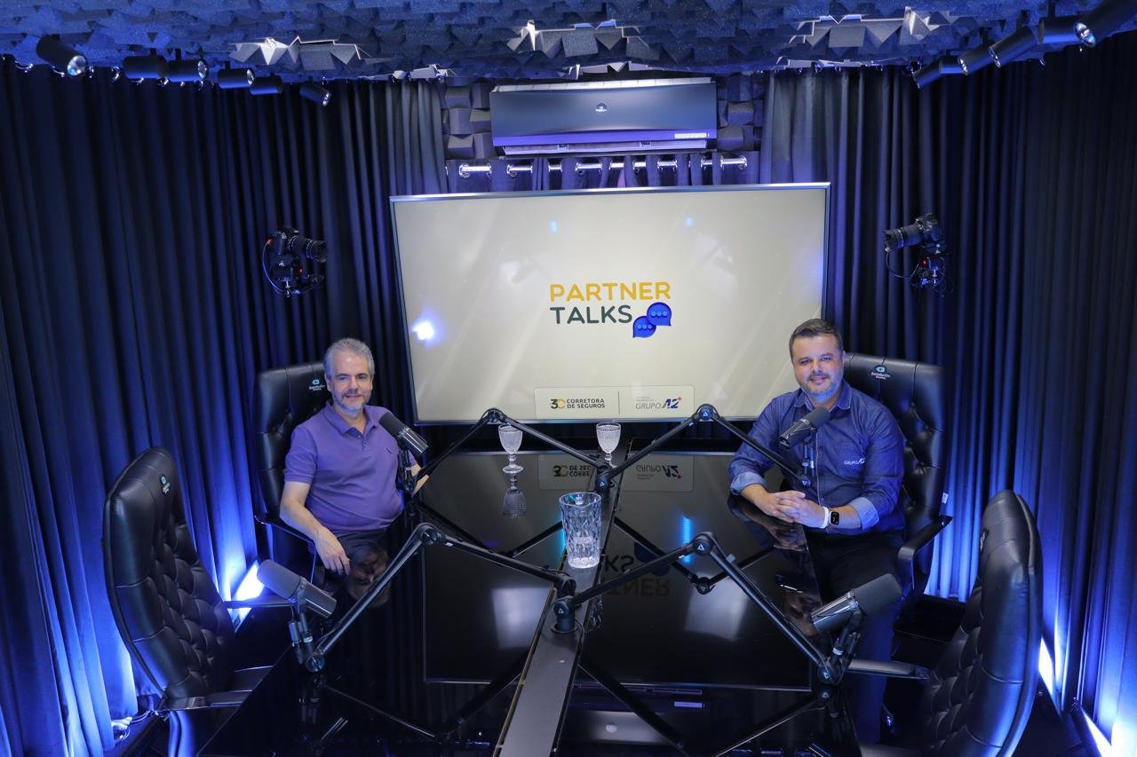 Angelo Vargas Garcia em ambiente profissional - Imagem 1